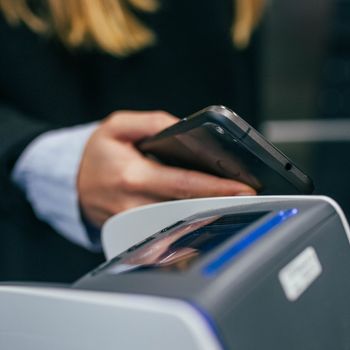 An image depicting Autonomous Retail - Sector Report